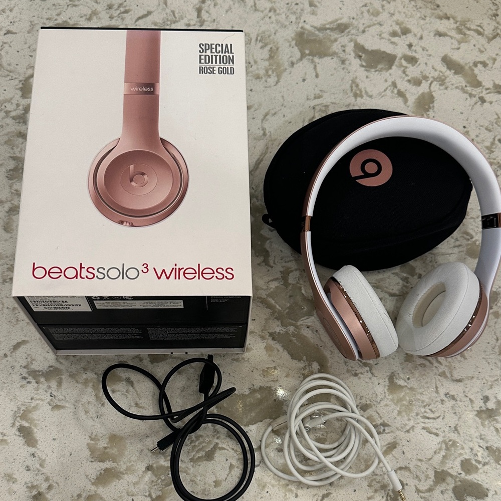 Beats by Dre Solo3 Wireless Headphones - Rose Gold